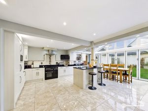 Kitchen/Dining/Family Room- click for photo gallery